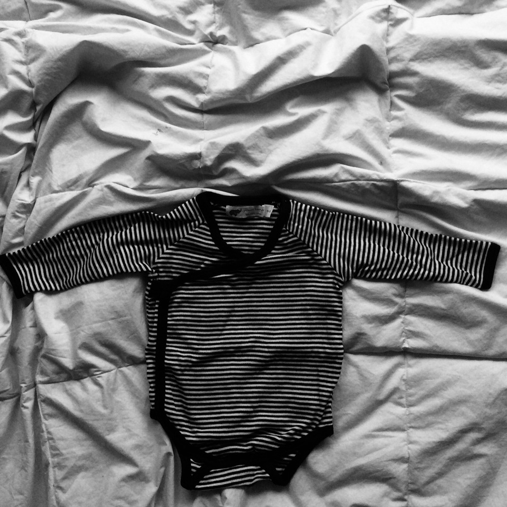 Monica and Andy brand “kimono” 9-12mo onesie. 100% organic cotton. Never worn!